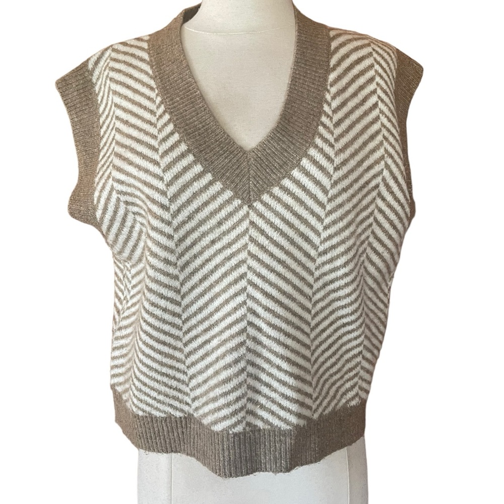 Debut Oversized V-Neck Sweater Vest